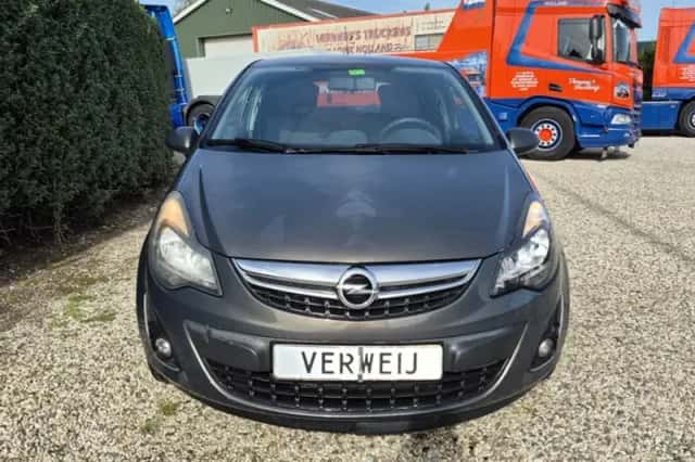 Opel Corsa (2014) thumbnail 2