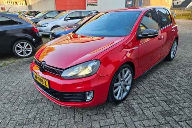 Volkswagen Golf (2010) thumbnail 2