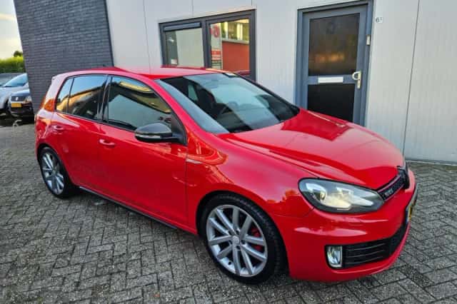 Volkswagen Golf (2010) thumbnail 3