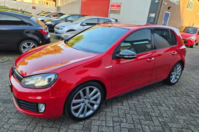 Volkswagen Golf (2010) thumbnail 4