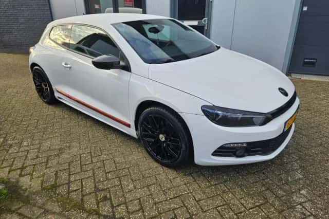 Volkswagen Scirocco (2009) thumbnail 1
