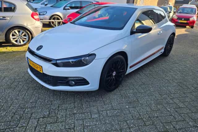 Volkswagen Scirocco (2009) thumbnail 2