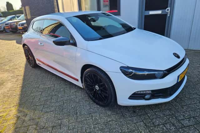 Volkswagen Scirocco (2009) thumbnail 3