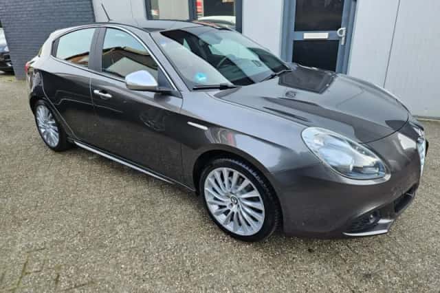 Alfa Romeo Giulietta (2012) thumbnail 3