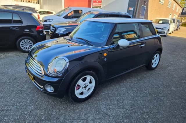 MINI Cooper (2009) thumbnail 4