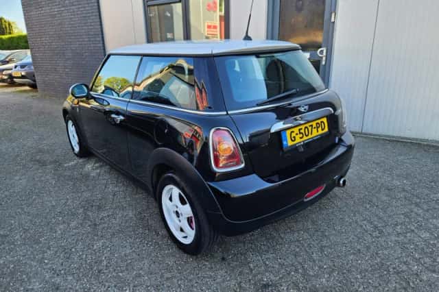 MINI Cooper (2009) thumbnail 5