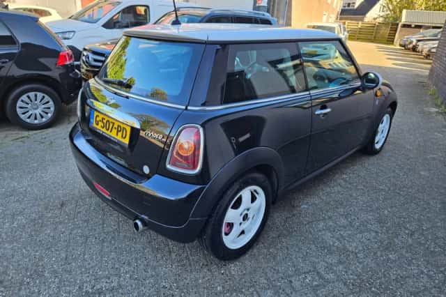 MINI Cooper (2009) thumbnail 6