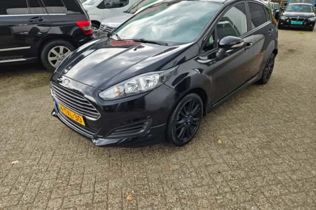 Ford Fiesta (2014) thumbnail 2