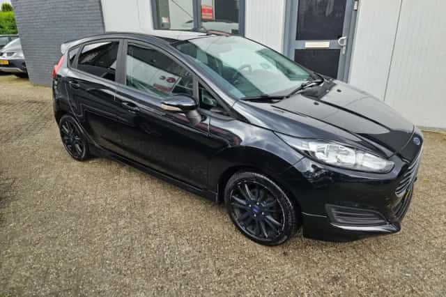 Ford Fiesta (2014) thumbnail 3