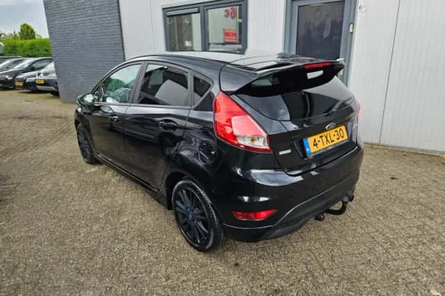 Ford Fiesta (2014) thumbnail 5