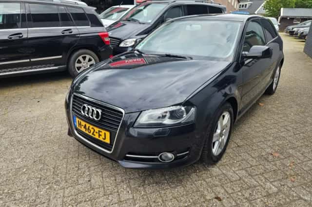 Audi A3 (2010) thumbnail 2