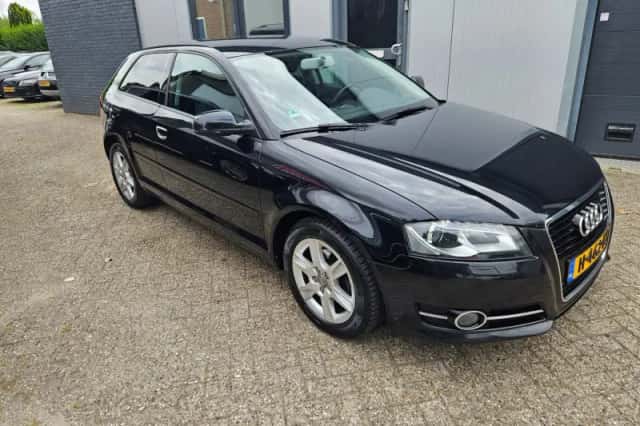 Audi A3 (2010) thumbnail 3