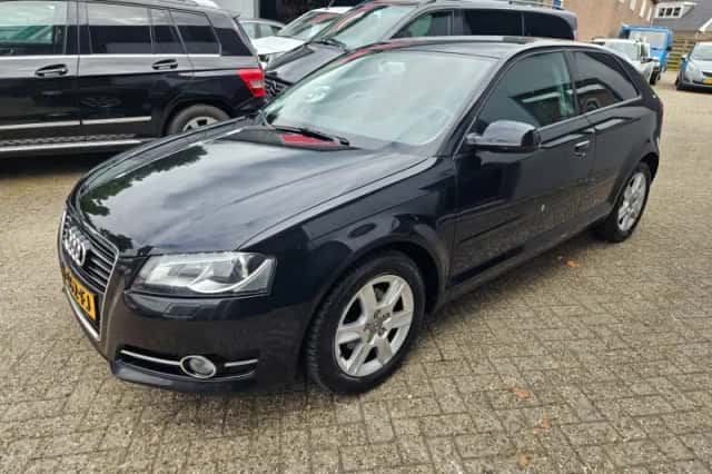 Audi A3 (2010) thumbnail 4