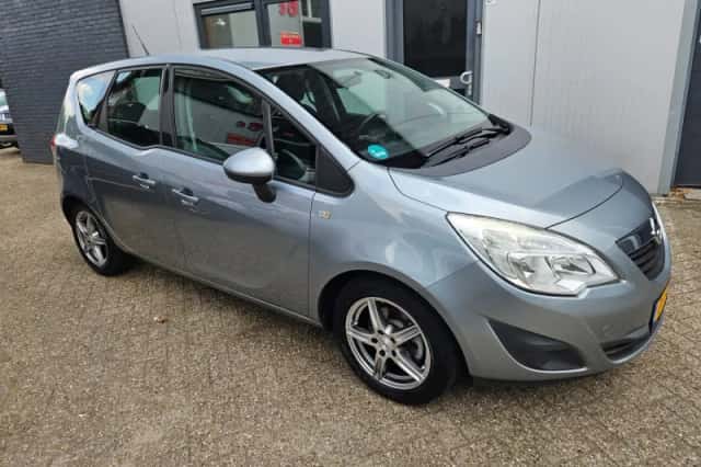 Opel Meriva (2010) thumbnail 3