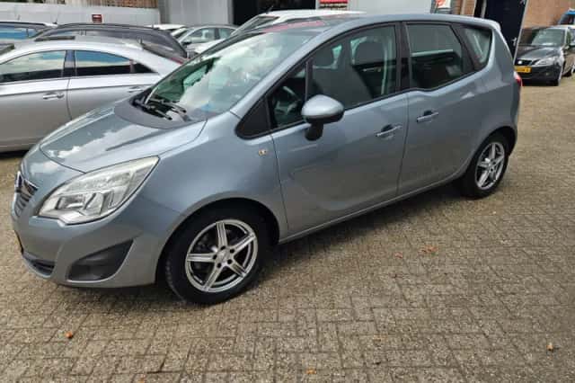 Opel Meriva (2010) thumbnail 4