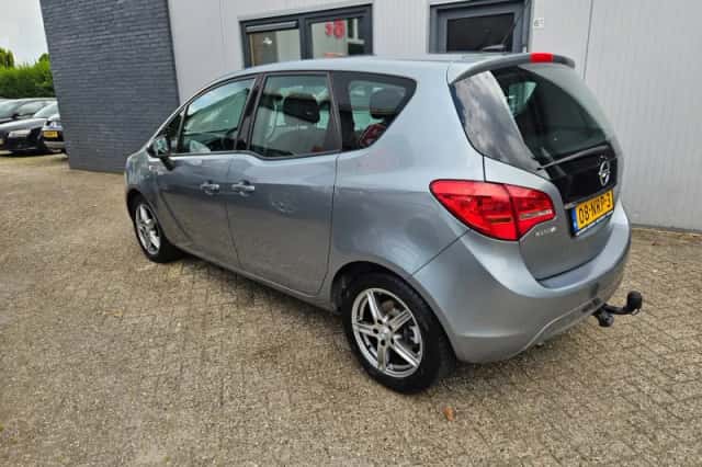 Opel Meriva (2010) thumbnail 5