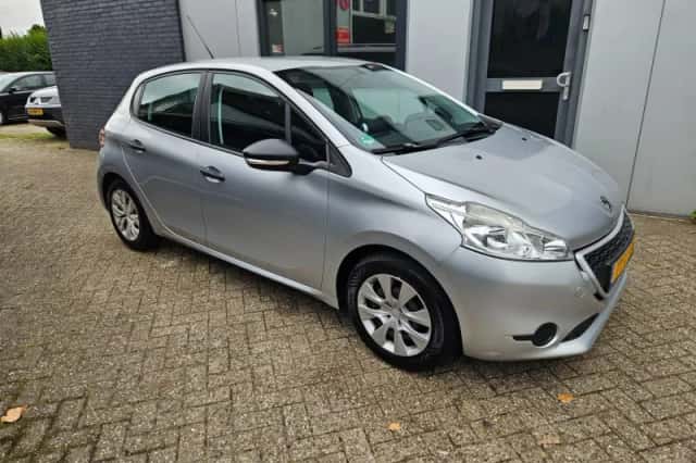 Peugeot 208 (2013) thumbnail 3