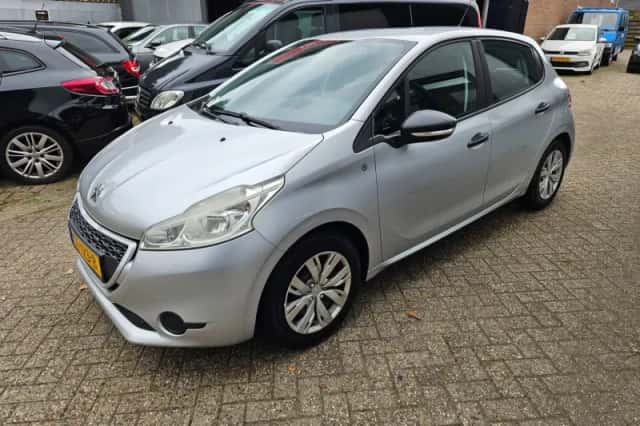 Peugeot 208 (2013) thumbnail 4