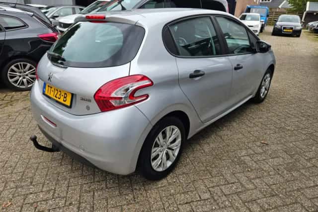 Peugeot 208 (2013) thumbnail 5
