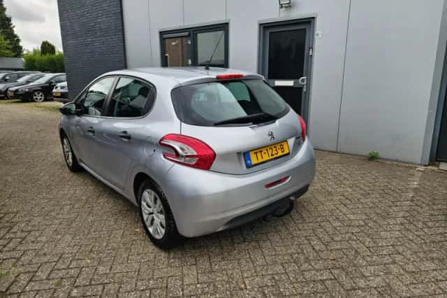 Peugeot 208 (2013) thumbnail 6