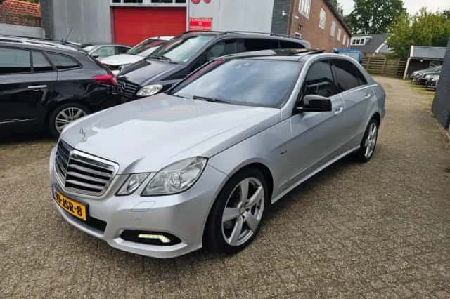 Mercedes-Benz E-Klasse (2009) thumbnail 2