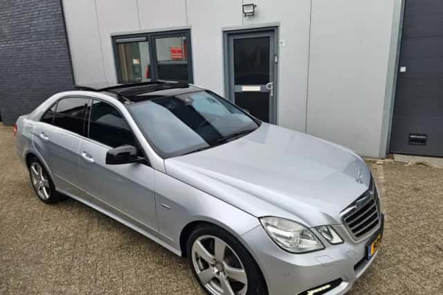 Mercedes-Benz E-Klasse (2009) thumbnail 3