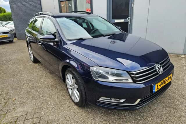 Volkswagen Passat (2011) thumbnail 1