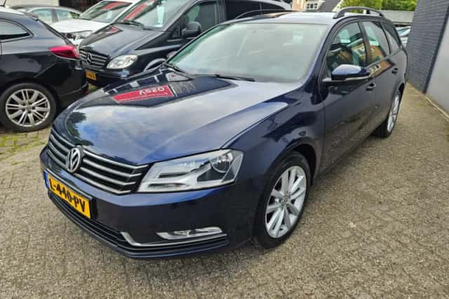 Volkswagen Passat (2011) thumbnail 2