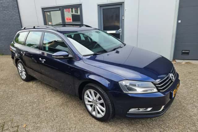 Volkswagen Passat (2011) thumbnail 3