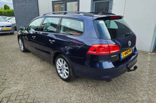 Volkswagen Passat (2011) thumbnail 5