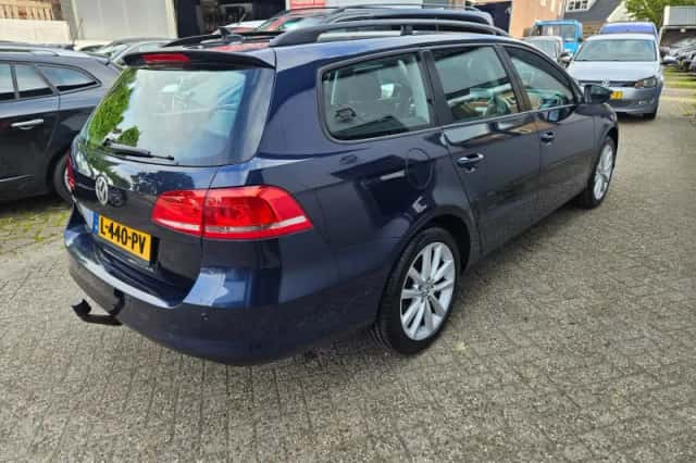 Volkswagen Passat (2011) thumbnail 6