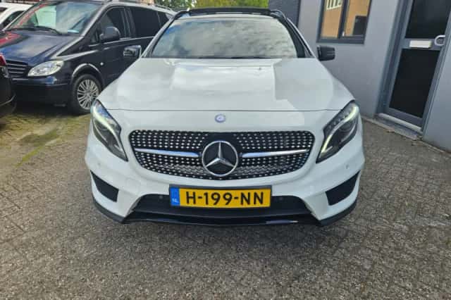 Mercedes-Benz GLA-Klasse (2015) thumbnail 3