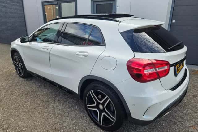 Mercedes-Benz GLA-Klasse (2015) thumbnail 5