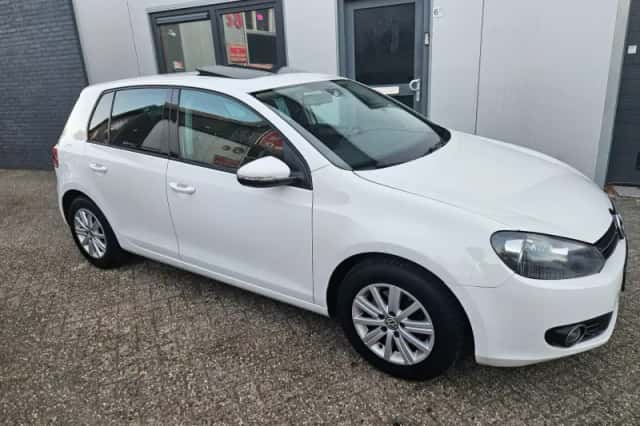 Volkswagen Golf (2011) thumbnail 1