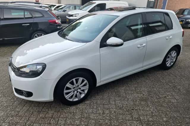 Volkswagen Golf (2011) thumbnail 2