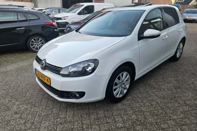 Volkswagen Golf (2011) thumbnail 4