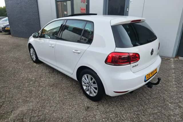 Volkswagen Golf (2011) thumbnail 5