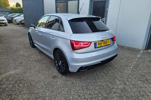 Audi A1 (2012) thumbnail 6