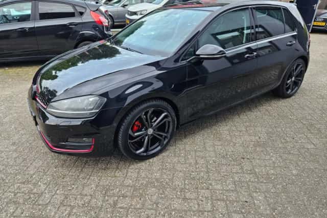 Volkswagen Golf (2013) thumbnail 4