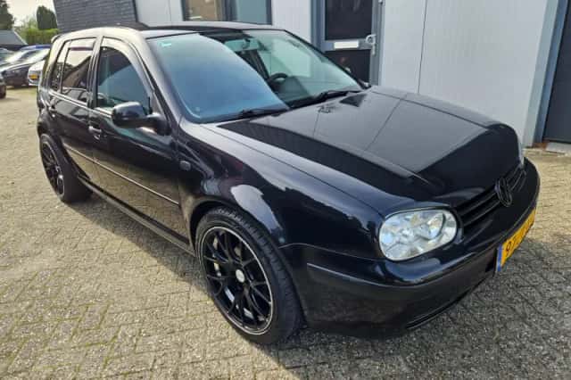 Volkswagen Golf (2002) thumbnail 1