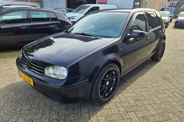 Volkswagen Golf (2002) thumbnail 2