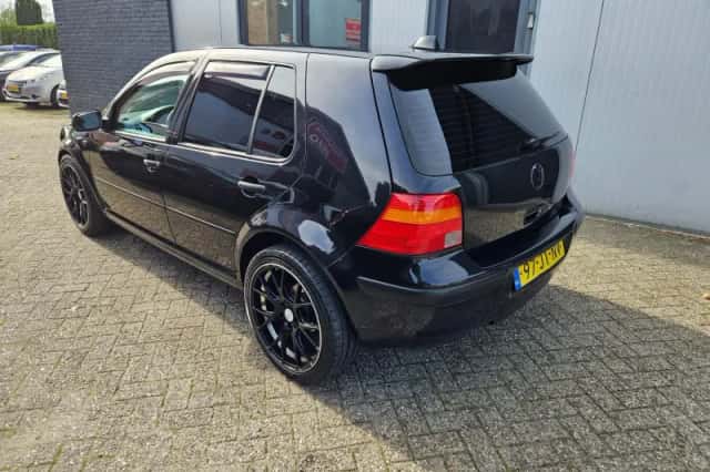Volkswagen Golf (2002) thumbnail 5