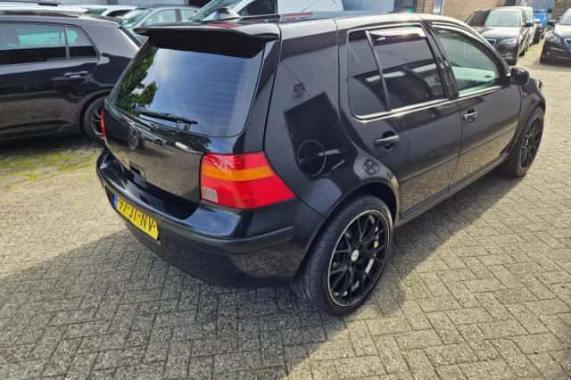 Volkswagen Golf (2002) thumbnail 6