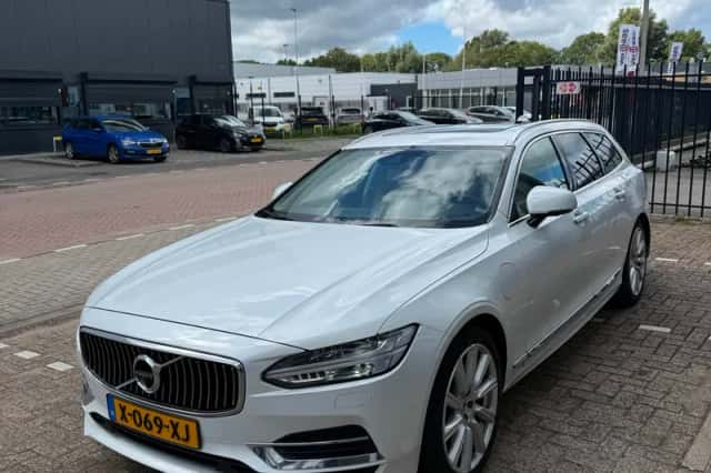 Volvo V90 (2019) thumbnail 3