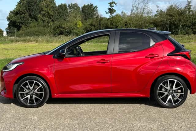 Toyota Yaris (2022) thumbnail 3
