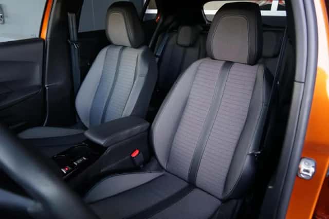 Peugeot 2008 (2023) thumbnail 5