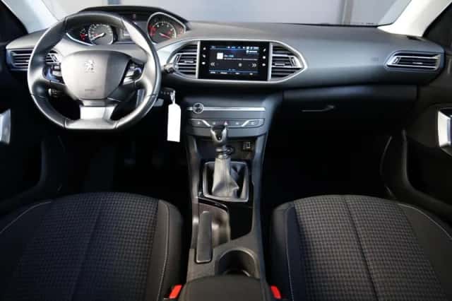 Peugeot 308 (2021) thumbnail 4