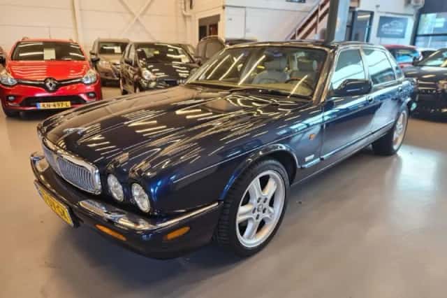 Jaguar Sovereign (2000) thumbnail 1