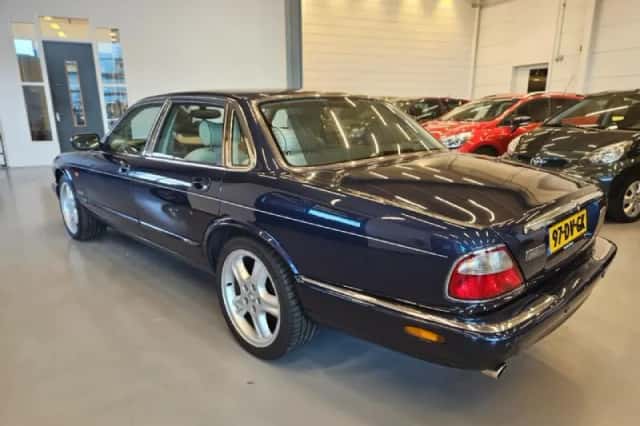 Jaguar Sovereign (2000) thumbnail 3