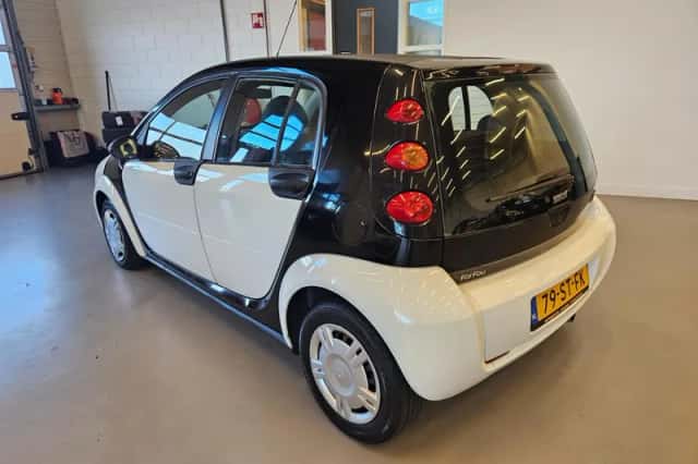 Smart ForFour (2006) thumbnail 3